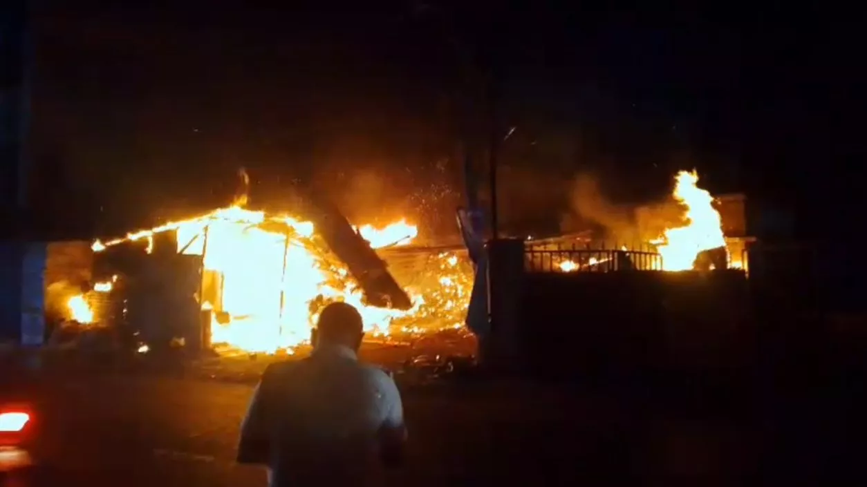  Plywood factory warehouse catches fire in Howrah, losses run into lakhs