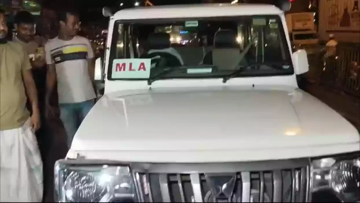 ISF MLA Naushad Siddiquii’s car hit by speeding lorry in Howrah, driver injured