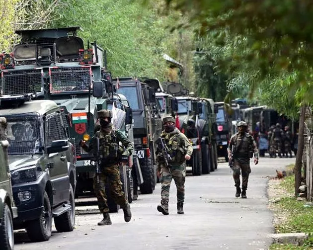 किश्तवाड़ मुठभेड़ में मारे गए तीन आतंकवादी, एम4 राइफल और अन्य हथियार बरामद- सेना