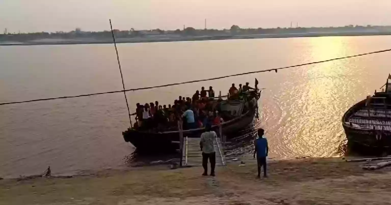 Over 500 Hindus flee their homes in Murshidabad's Dhulian amid violent protests
