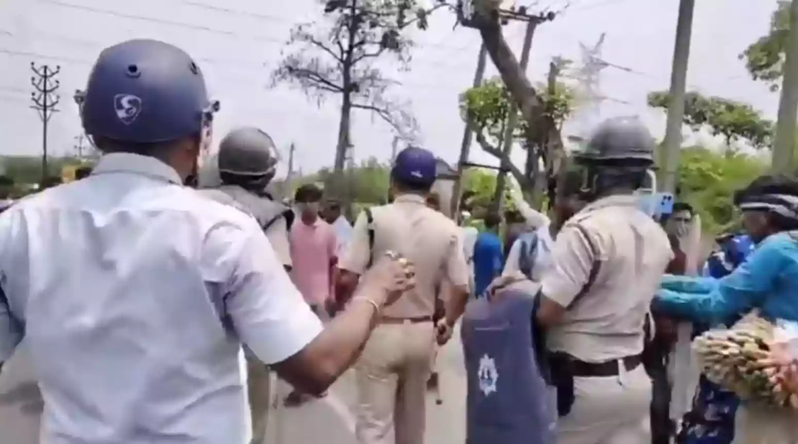 Chaos in Bhangar over Waqf protest, Basanti highway blocked, agitators clash with cops