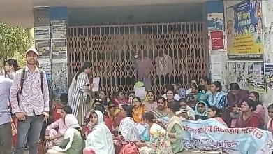 SC allows 'untainted' Bengal teachers to continue work, directs fresh hiring by December 31