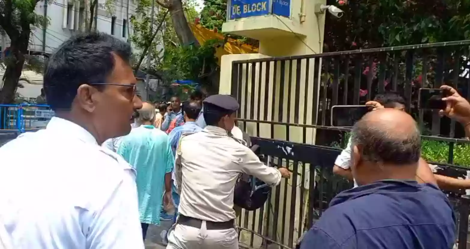 Protesting teachers, seeking OMR mirror sheets, stopped by cops at CGO complex