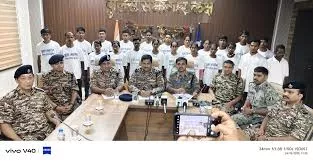  छत्तीसगढ़ के सुकमा में एक नक्सल दम्पति सहित 40 लाख के इनामी 22 नक्सलियों ने किया आत्मसमर्पण
