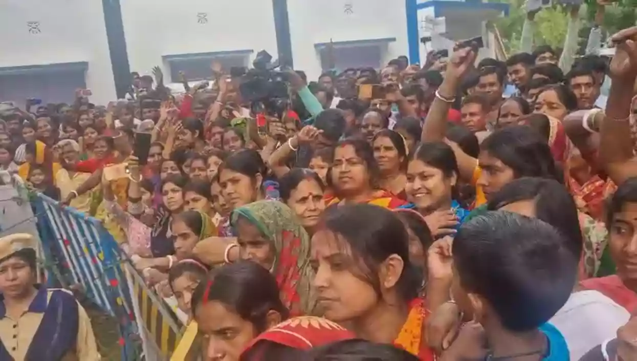 Protests erupt at Palarpur School ahead of Governor’s visit, villagers allege being held hostage