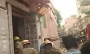 बड़ाबाजार के कपड़ा गोदाम में भीषण आग, पांच लोग गंभीर रूप से झुलसे