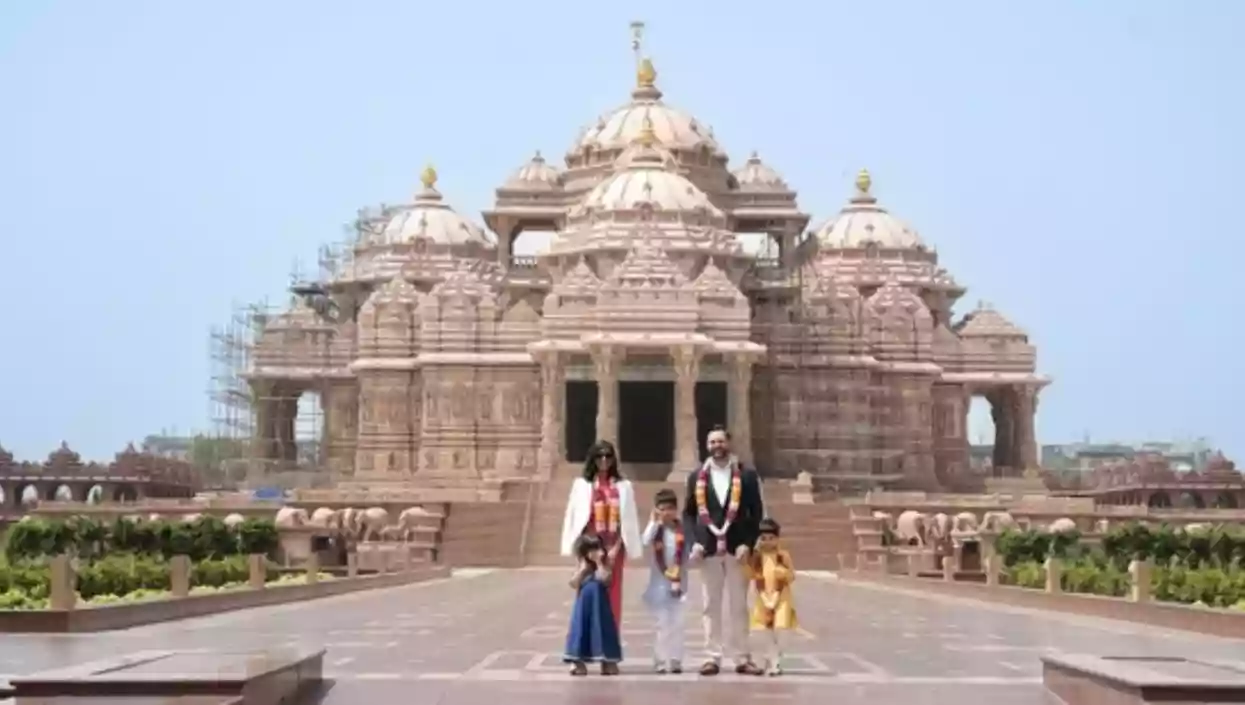 JD Vance family visits Akshardham in Delhi; Children don Indian attire for spiritual tour