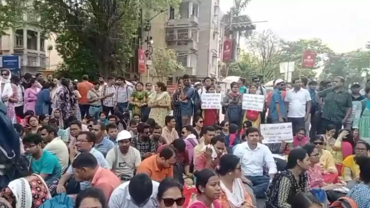 Unemployed teachers launch indefinite protest at SSC Bhavan, demand eligibility list after 2016 recruitment cancellation