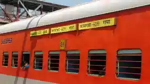 Robbers throw young woman from running train in Bihar; She dies at hospital
