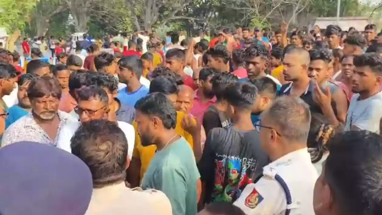 Massive protest in Malda after youth killed during night patrol, 2 others injured