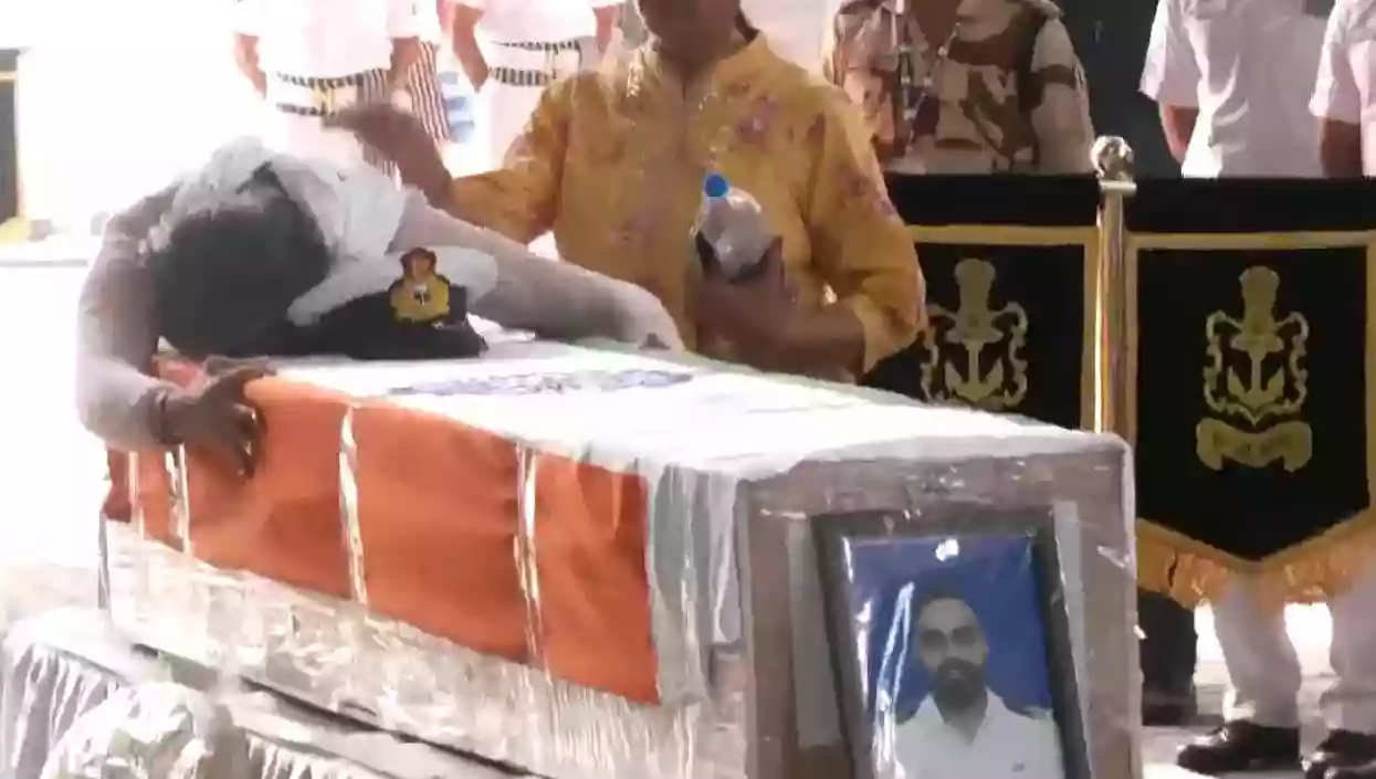 Widow of Navy Officer Vinay Narwal who was shot in Pahalgam attack bids tearful farewell | Watch