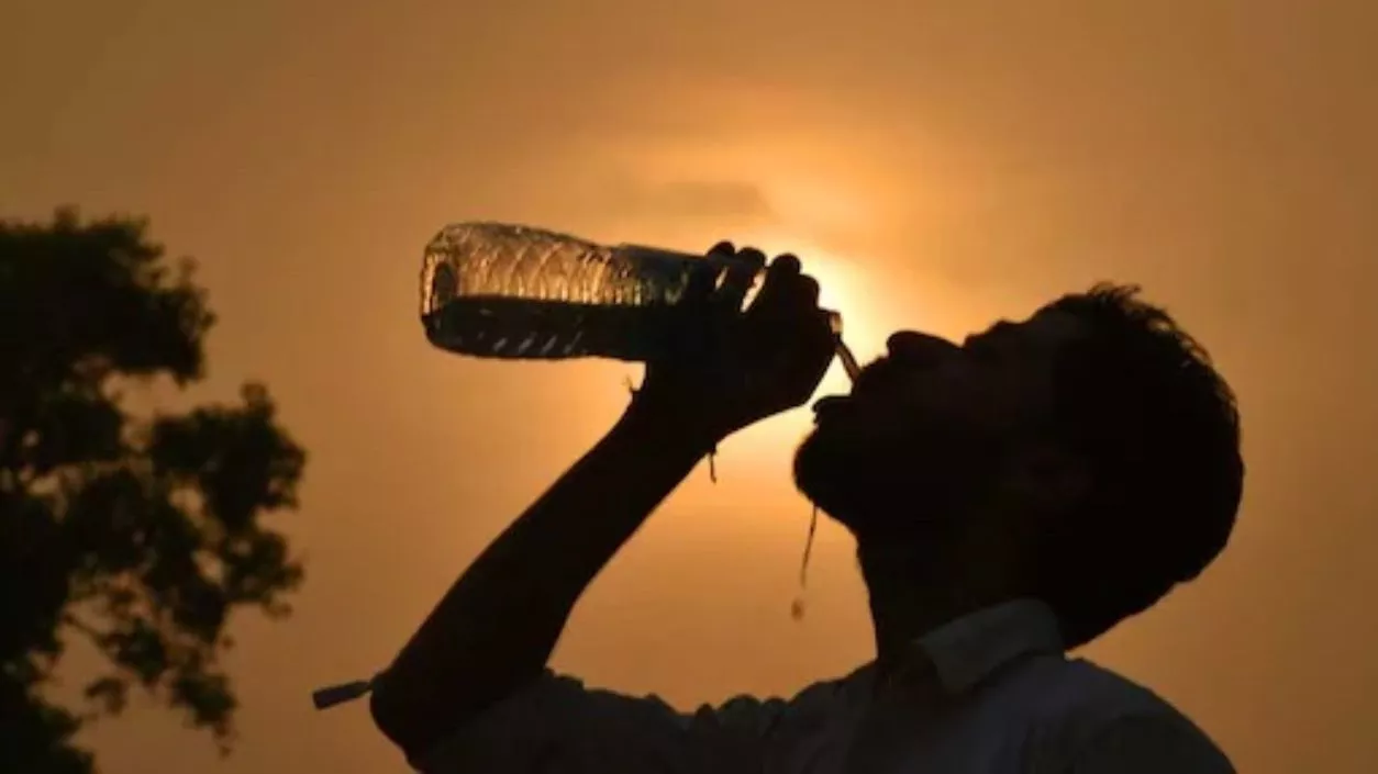 Severe heatwave alert for six districts in South Bengal, no relief in sight