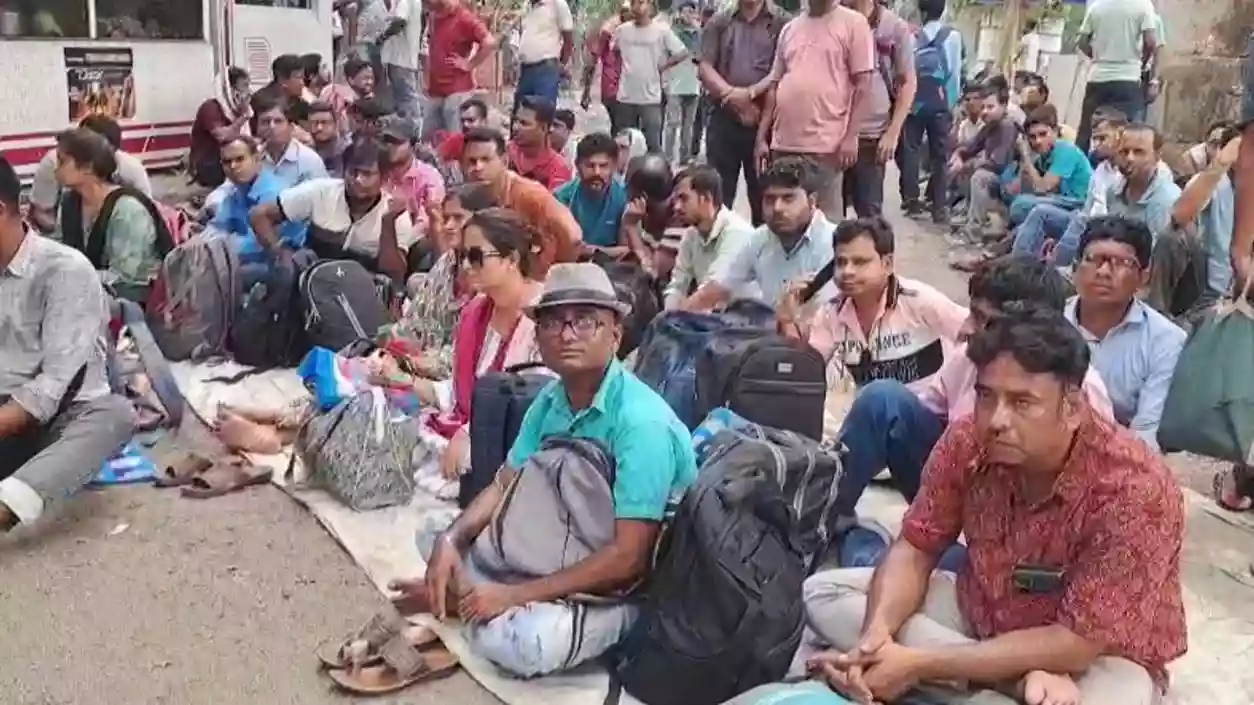 Job-terminated SLST and RLST 2016 teachers launch Kalighat march demanding immediate reinstatement