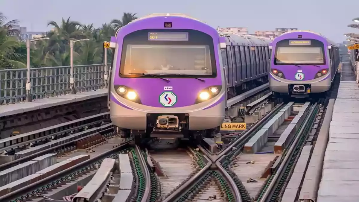 कोलकाता मेट्रो में सिग्नल की गड़बड़ी से सेवाओं में देरी, यात्रियों को परेशानी