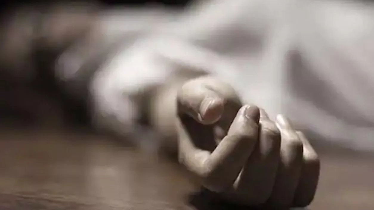 Man dies after jumping in front of moving truck on Diamond Harbour Road