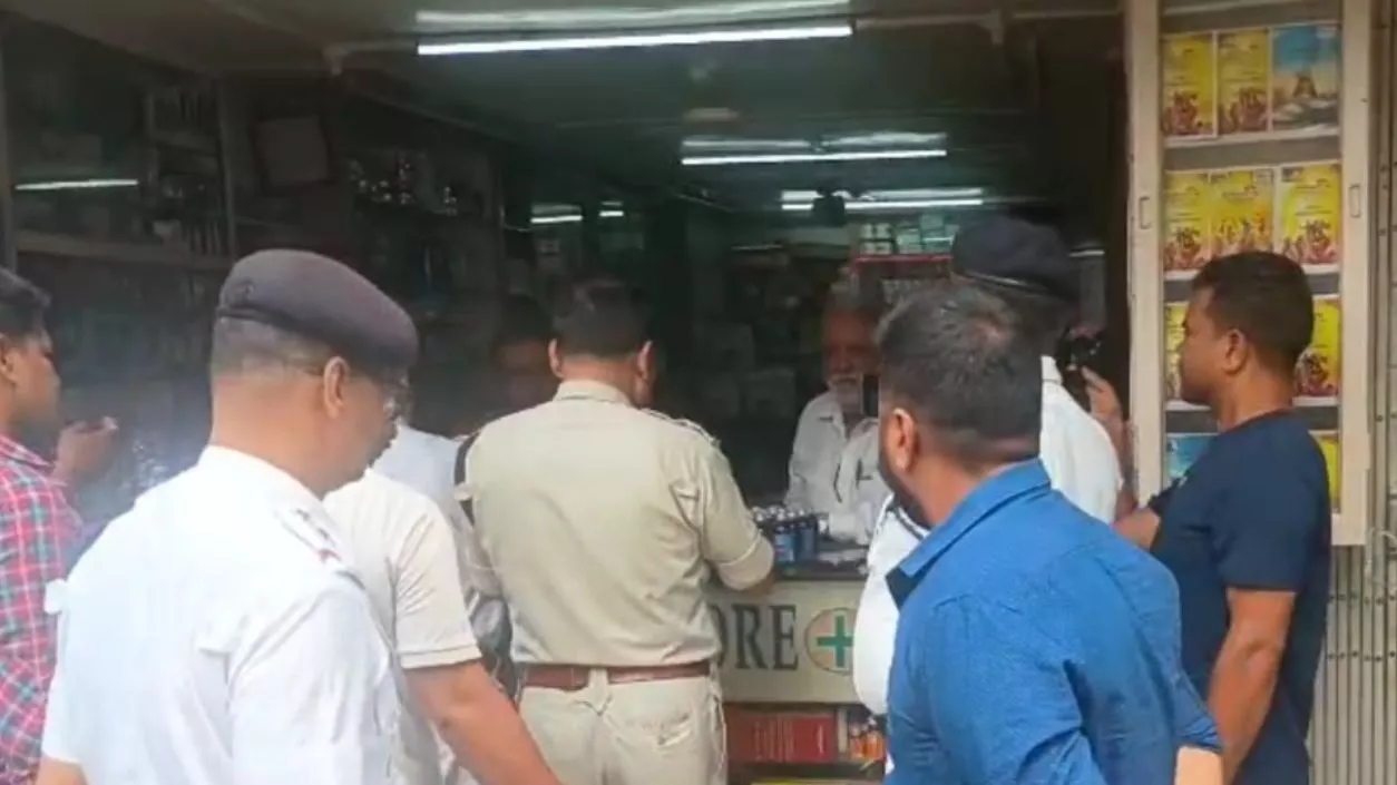 Howrah Police busts major drug trade, seizes narcotics from pharmacy near station; Two arrested