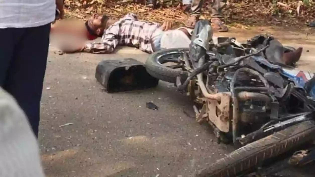 One dead, one critical as speeding bike hits bus head-on in Nawada; Traffic blocked for hours