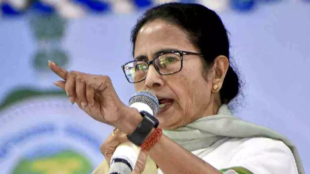 सीएम ममता ने बड़ा बाजार होटल में आग लगने के बाद मृतकों के परिवारों को 2 लाख रुपये और घायलों को 50 हजार रुपये की सहायता देने की घोषणा की
