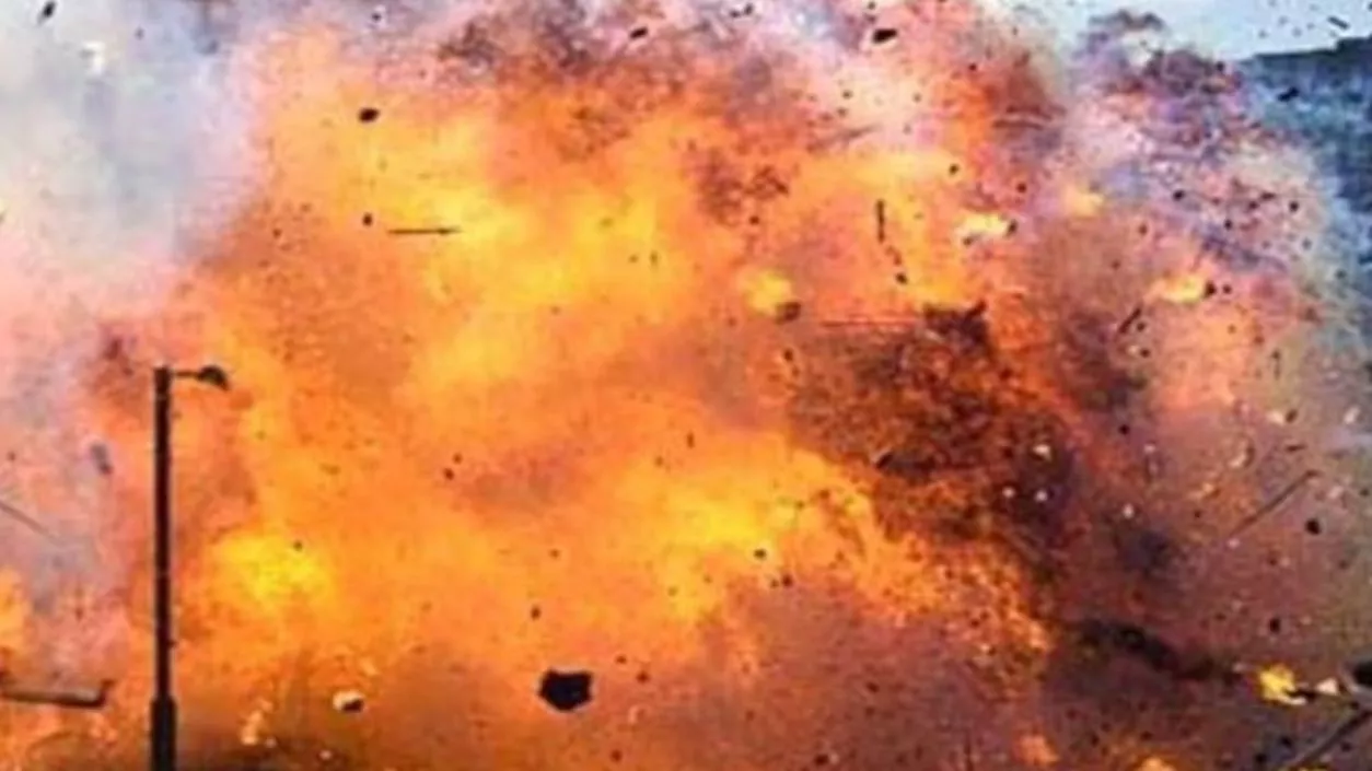 Bomb blast targets coaching center in Samserganj; Two students injured