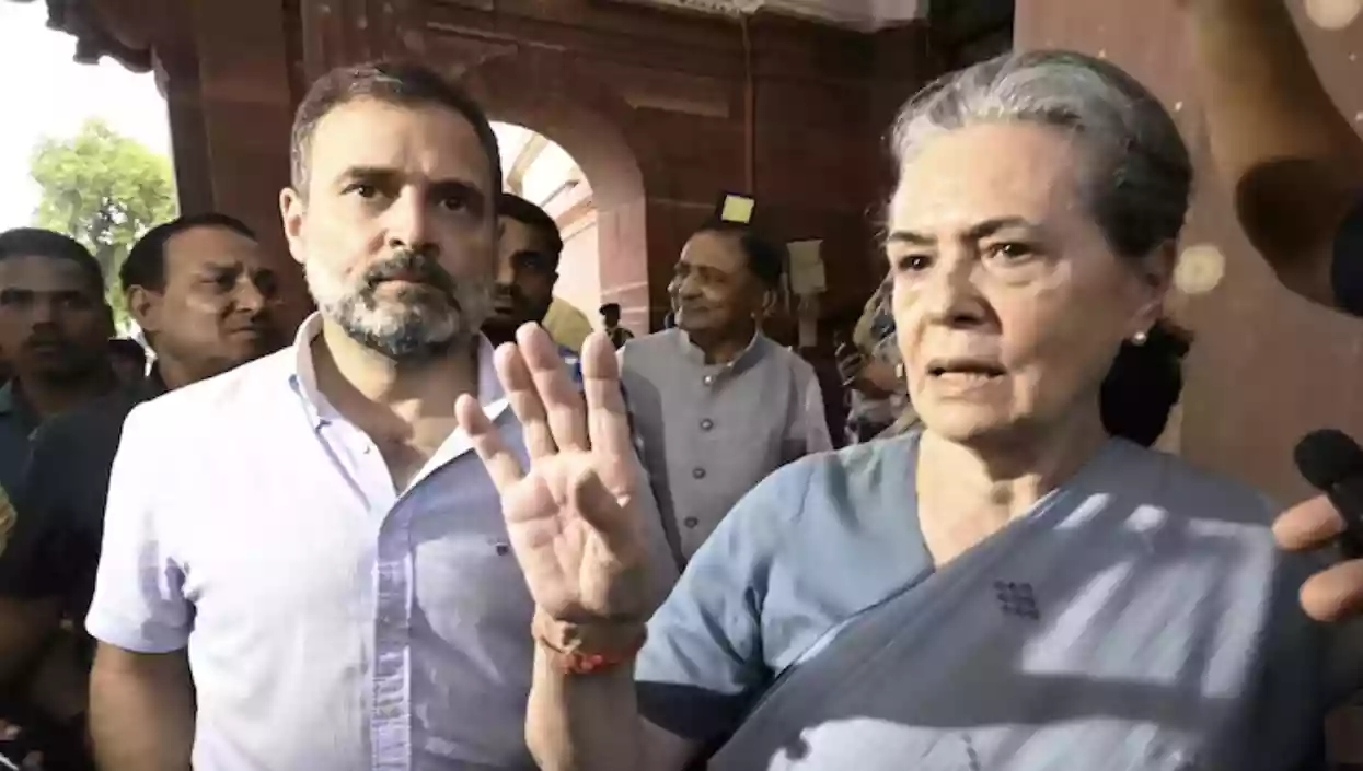 Delhi Court summons Sonia, Rahul Gandhi in National Herald case