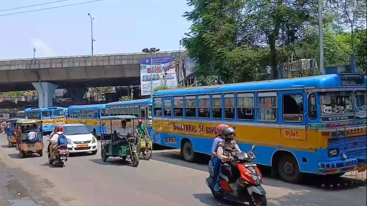 Bus strike hits Dharmatala Route 54 after alleged drunken assault on employee by TMC worker