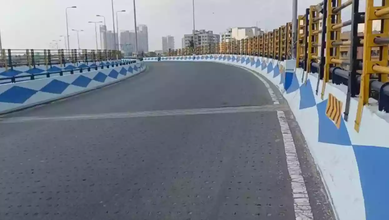 Speeding bikers crash on Ultadanga flyover, 2 dead, 2 injured