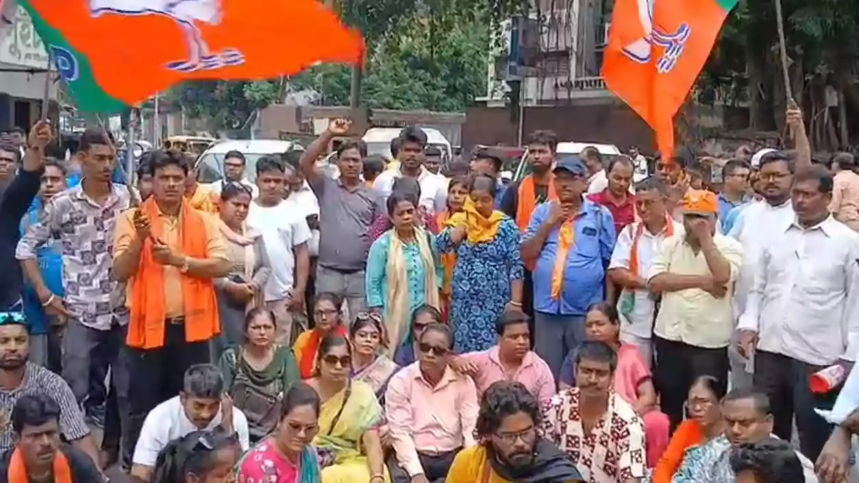 BJP gherao Alipore DM office, break barricades demanding immediate deportation of Pakistanis