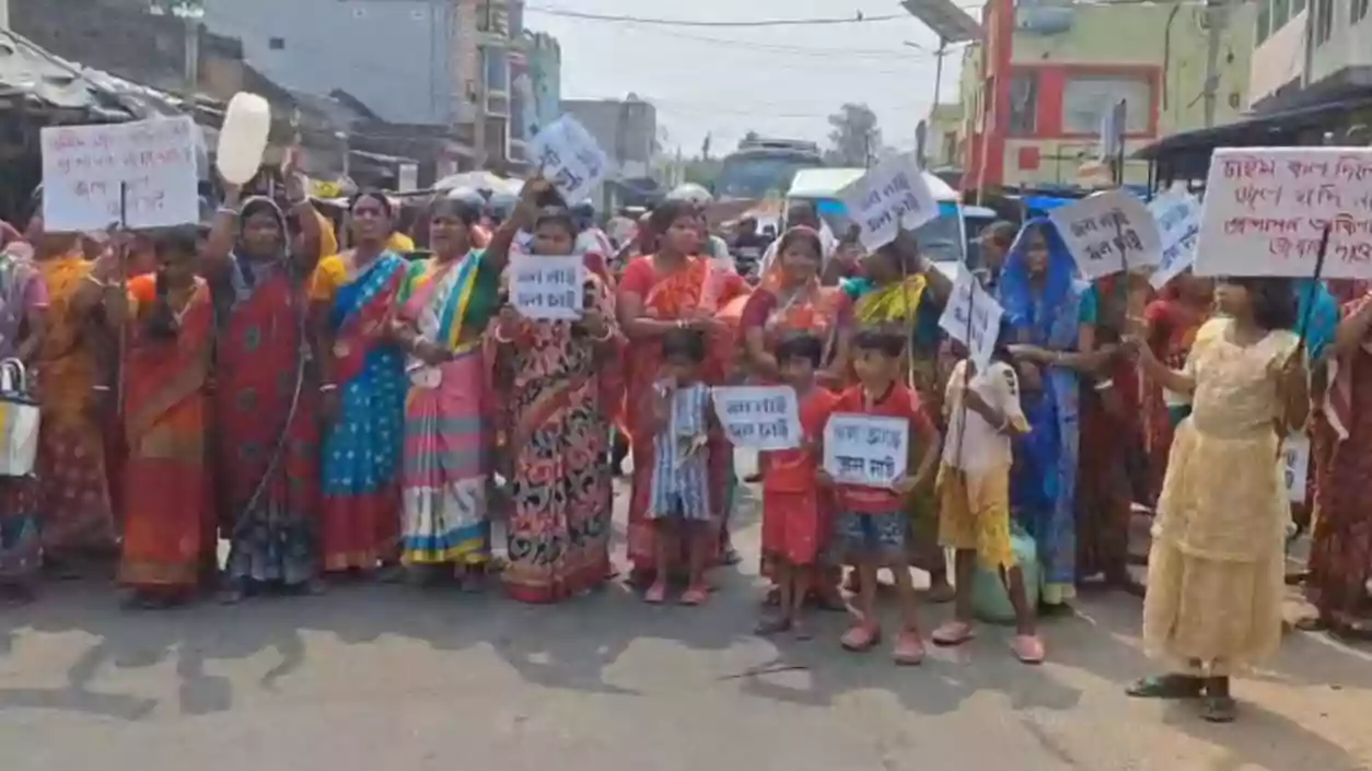  Salboni women block highway as pipelines run dry for 3 years despite water project