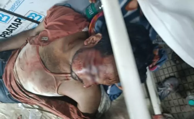 Mob surrounds, attack muslim youth in Kolkata's Paikpara