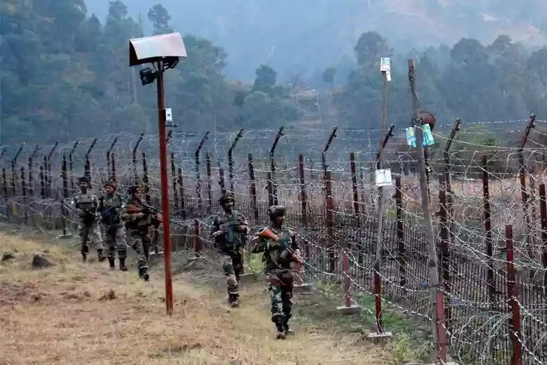 पाकिस्तान नहीं आया बाज, कुपवाड़ा में नियंत्रण रेखा पर सीमा पार से की गोलाबारी