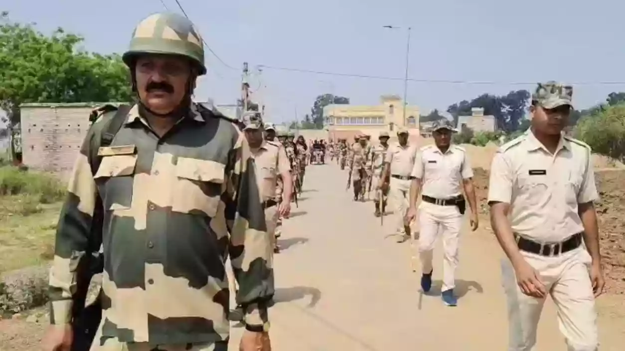 BSF, Police conduct joint route march in Murshidabad to tackle border tension, reassure villagers