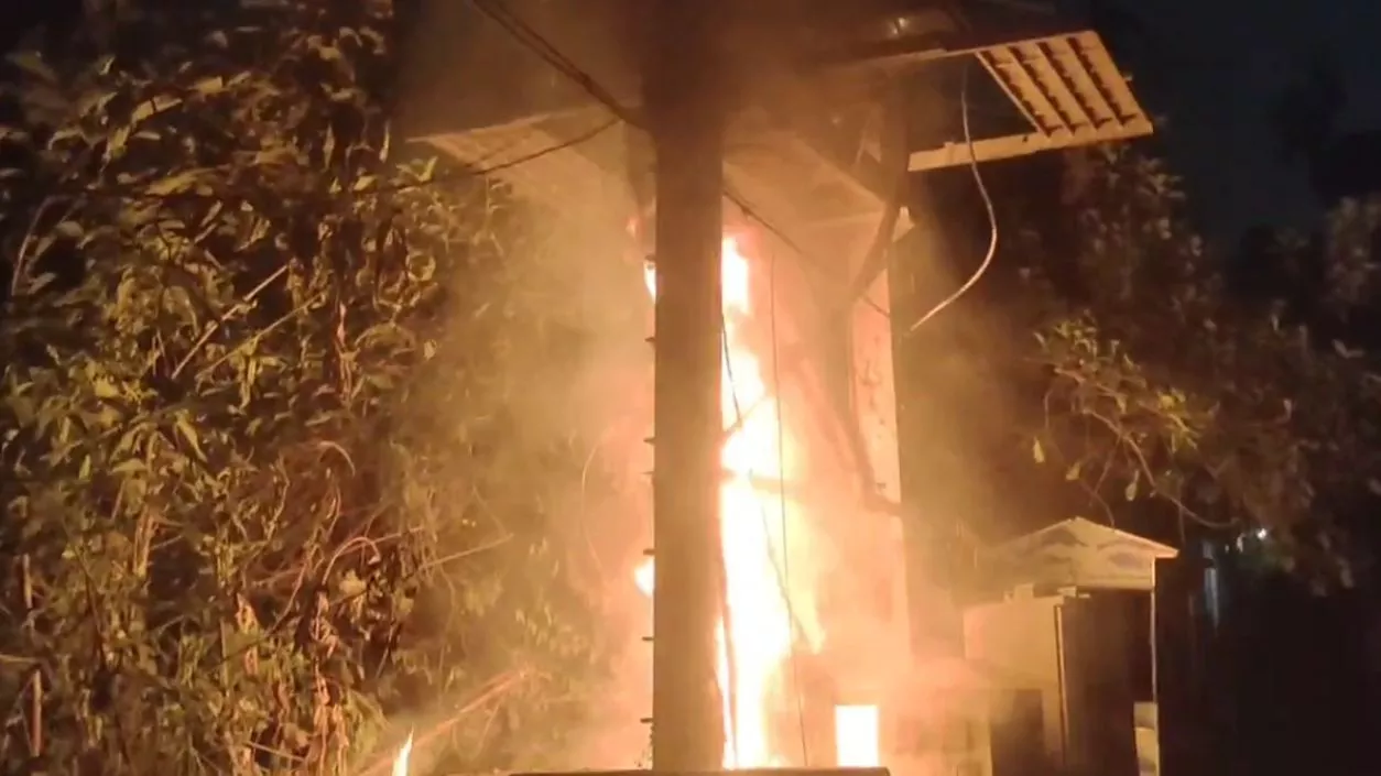 Fire breaks out in Howrah's Shibpur transformer unit, panic grips area as power cut hits area
