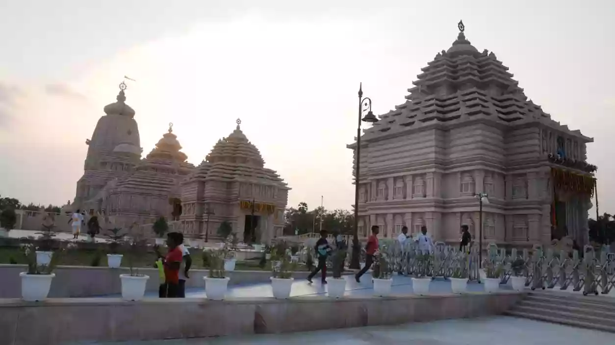100 civic volunteers to be hired for crowd control at Digha Jagannath temple; State issues notice