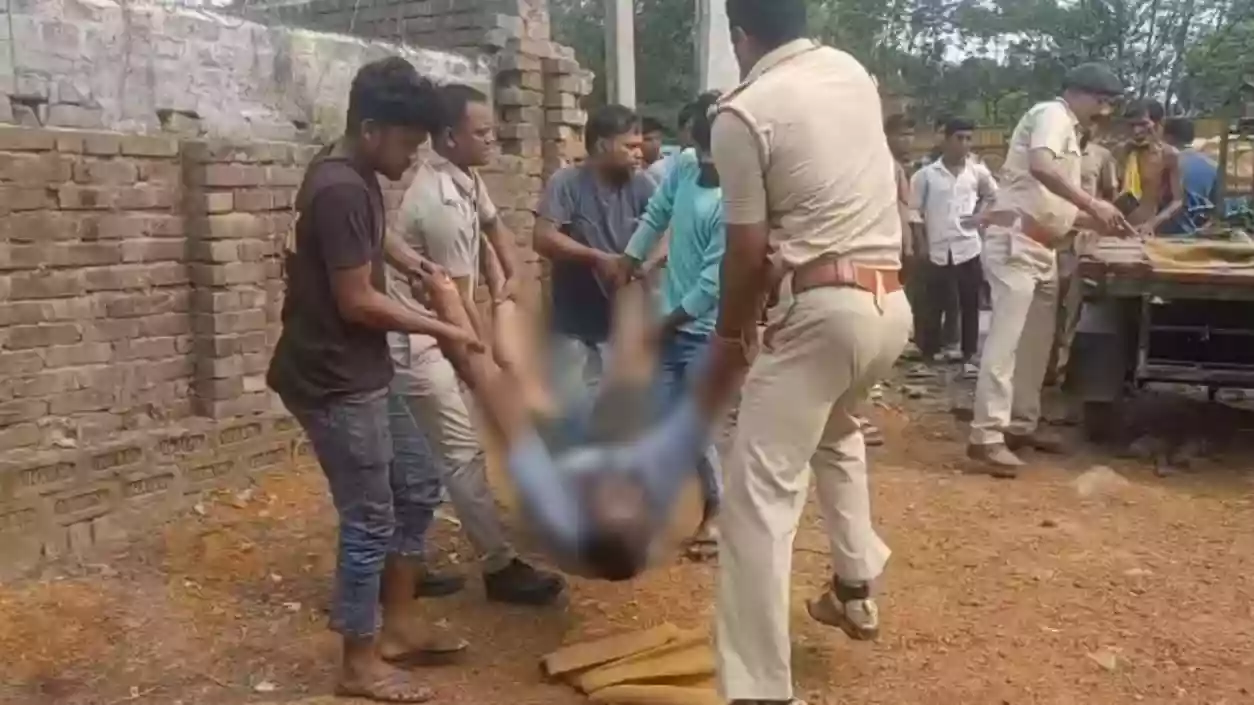 Injured body of unidentified man found at Sajur Crossing in Murshidabad