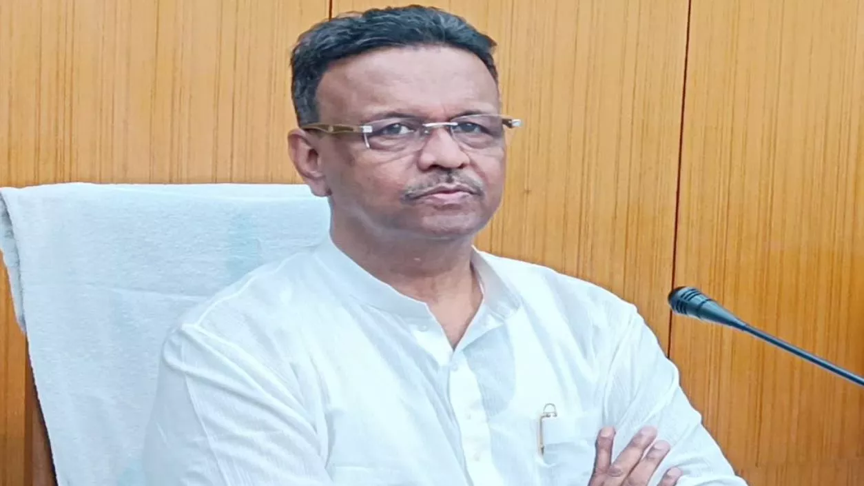 Firhad Hakim acts swiftly—Ward 29 family gets Swasthya Sathi card within 24 hours after complaint | Watch