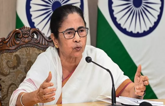 माउंट एवरेस्ट फतह करने वाले बंगाल पुलिस के जवान को मुख्यमंत्री ममता बनर्जी ने दी बधाई