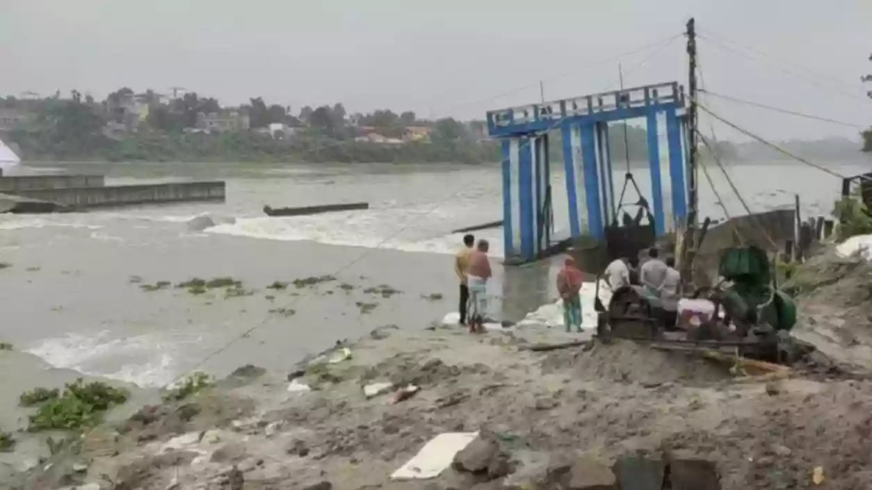 Atreyee dam repair collapses again amid rising water levels, flood threatens nearby villages