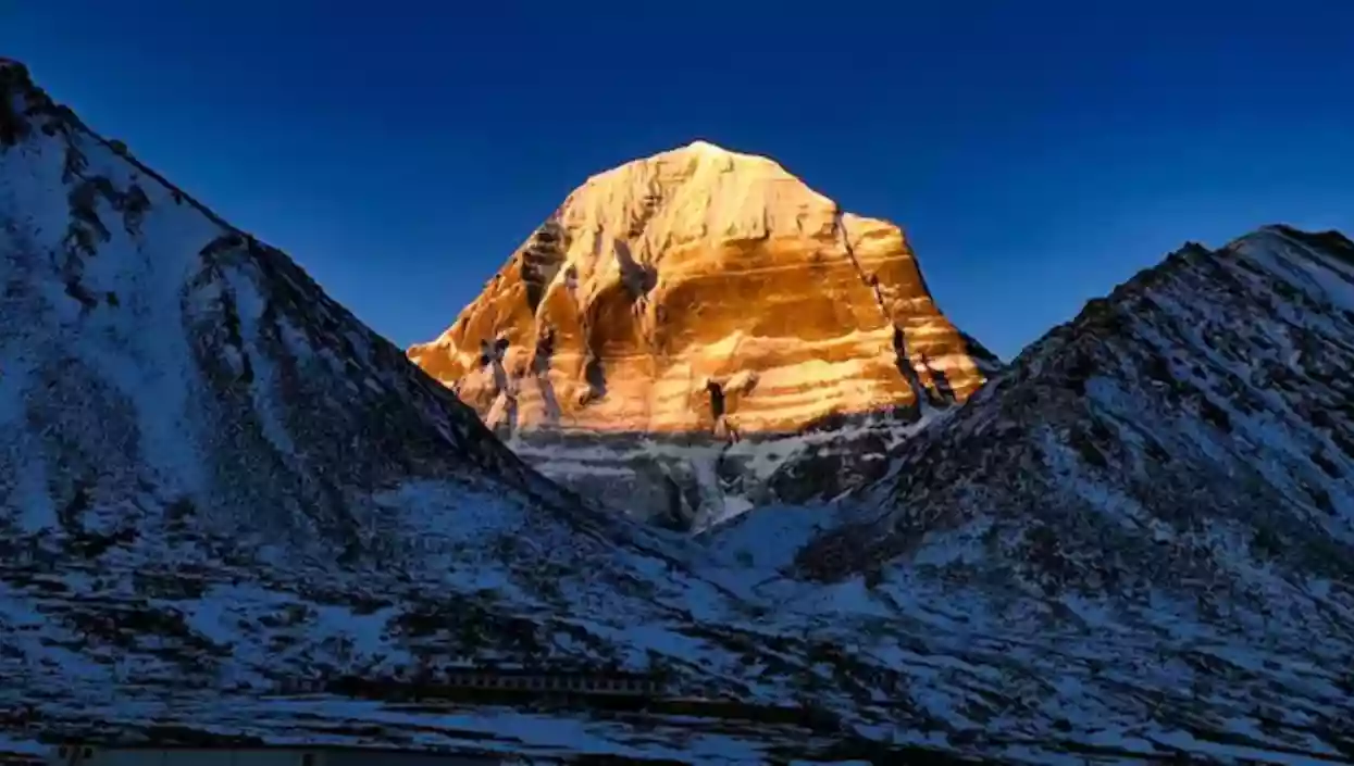 Landslide hits Kailash Mansarovar Yatra route in Uttarakhand, hundreds of pilgrims stuck