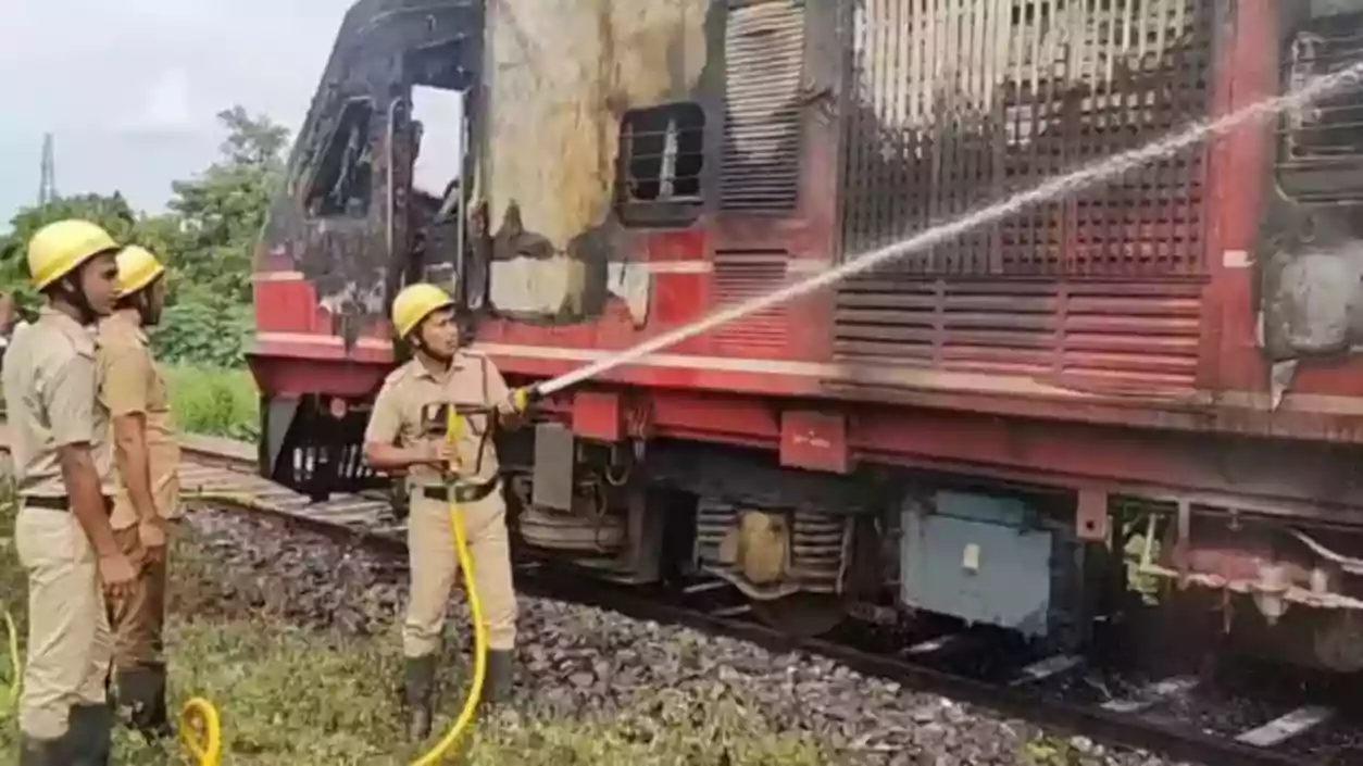 Fire breaks out in Malda passenger train engine; Passengers safely evacuated, no injuries reported