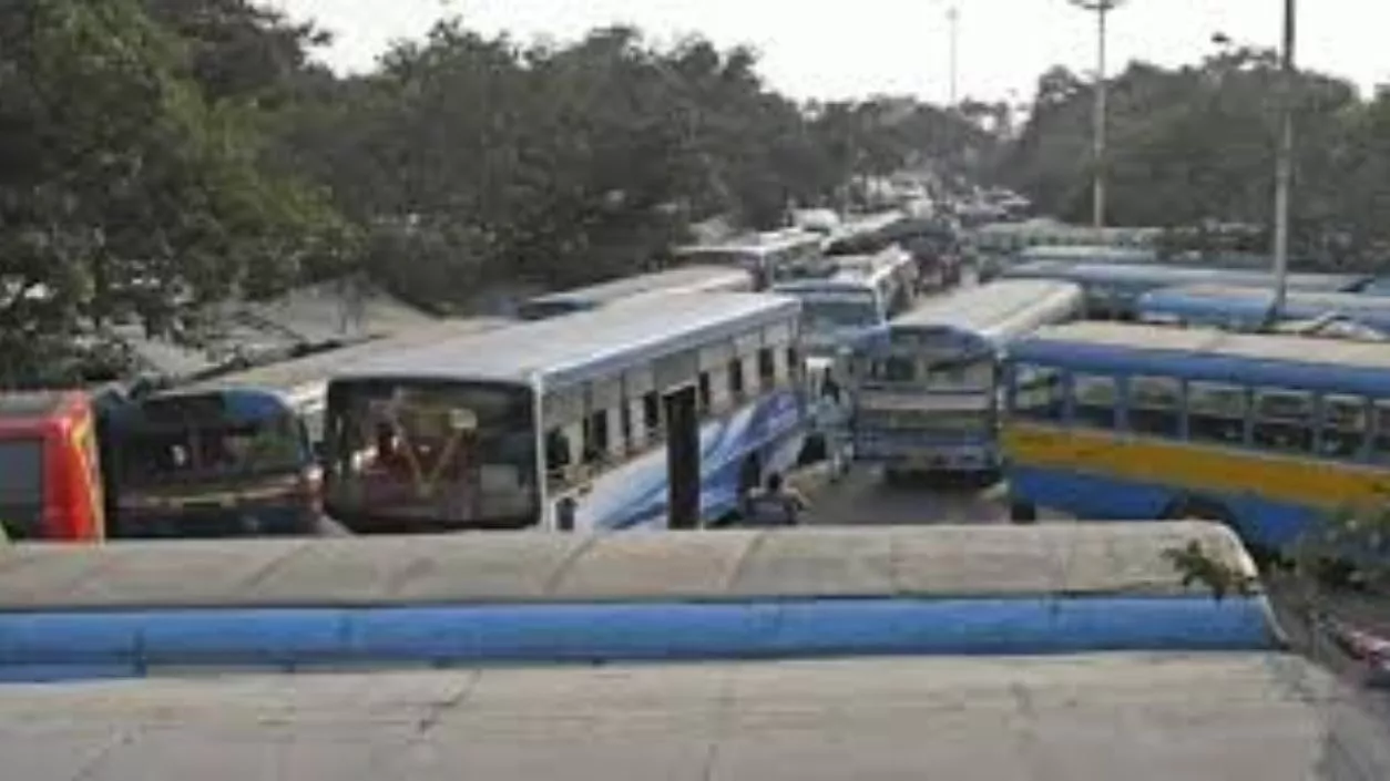 Bus syndicate calls off strike following Govt assurance, relief for commuters