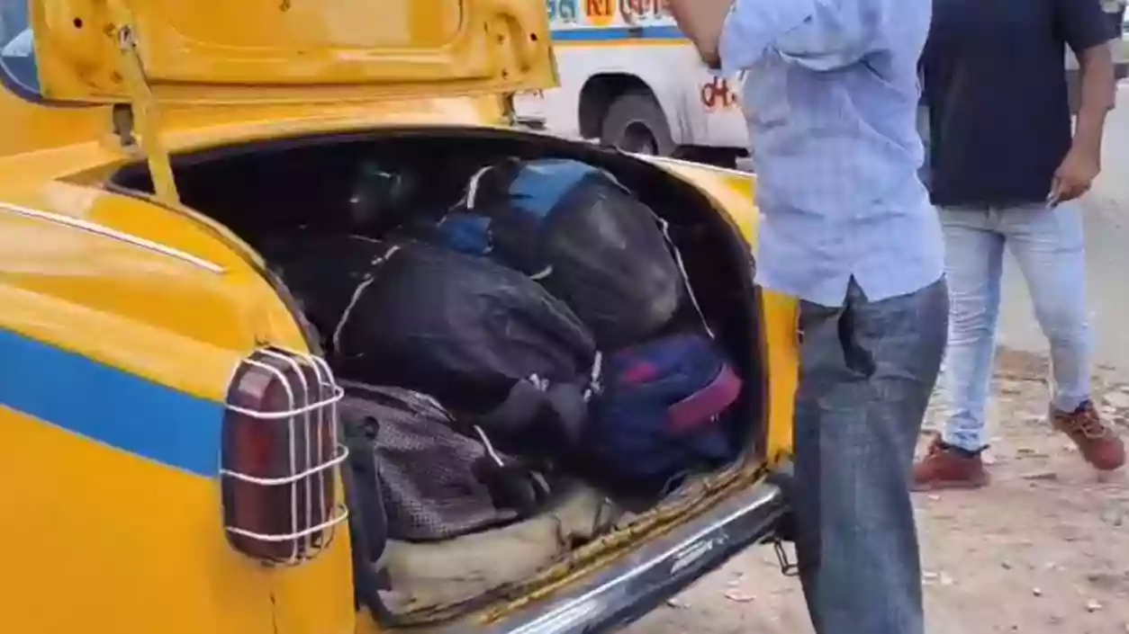Cops seize 5 marijuana bags from taxi, arrest smugglers heading to Aquatica
