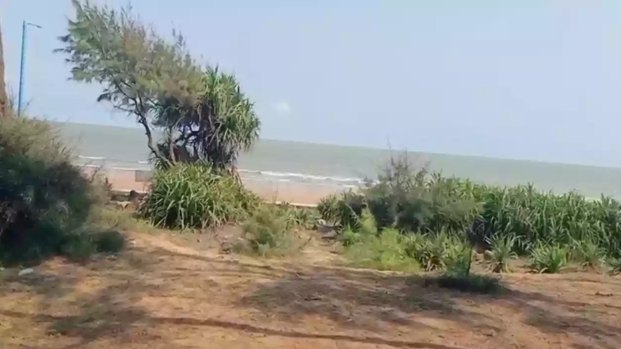 Cyclone Shakti triggers heavy rain, strong winds from Digha to Tajpur; Authorities issue warnings