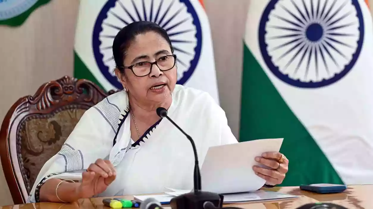 CM Mamata orders increased patrolling in sensitive border areas; Hits Centre over flood relief bias | Watch