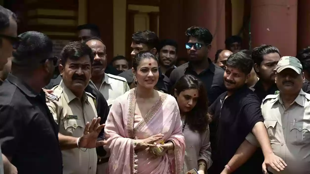 Kajol visits Dakshineswar Temple, begins promotion of mythological thriller ‘Maa’ with divine blessings
