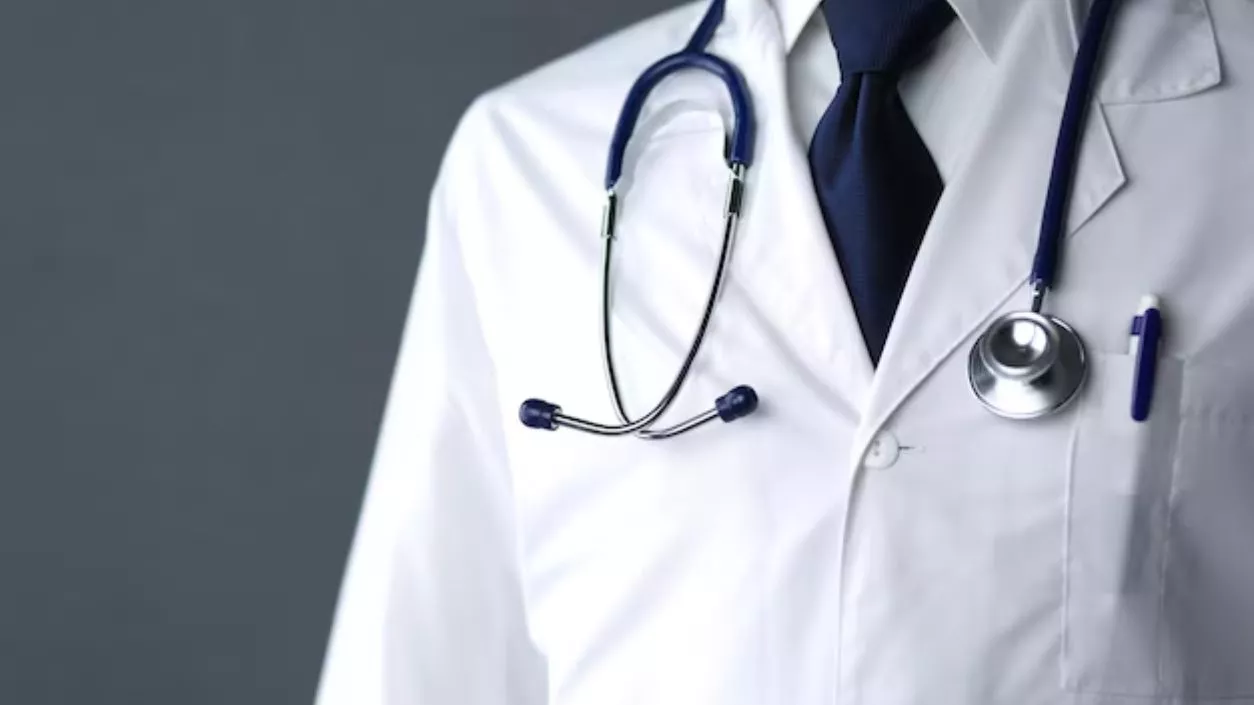Fake doctor Held for using Govt doctor’s name, registration to run clinic in Basirhat