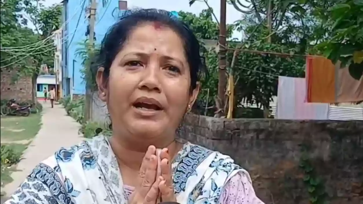 Malda BJP councillor breaks down after heckled over drainage woes; Alleges TMC board ignoring her ward
