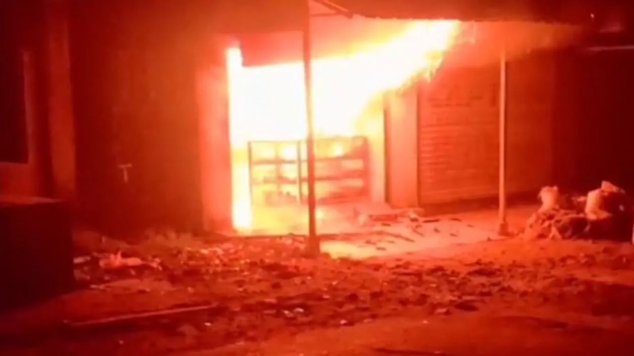 Massive fire at cake shop in Howrah's village; Caused by electrical short circuit