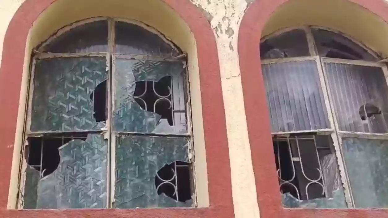 Bankra drunk man attacks resident with knife; Locals beat and vandalize property