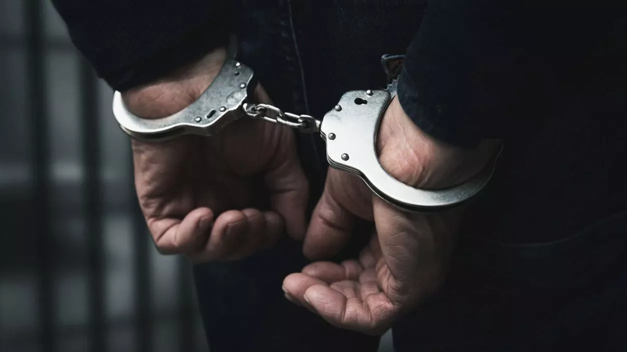 Lawyer arrested from Calcutta HC for contempt after advising client to ignore Court order, insulting Judge in courtroom