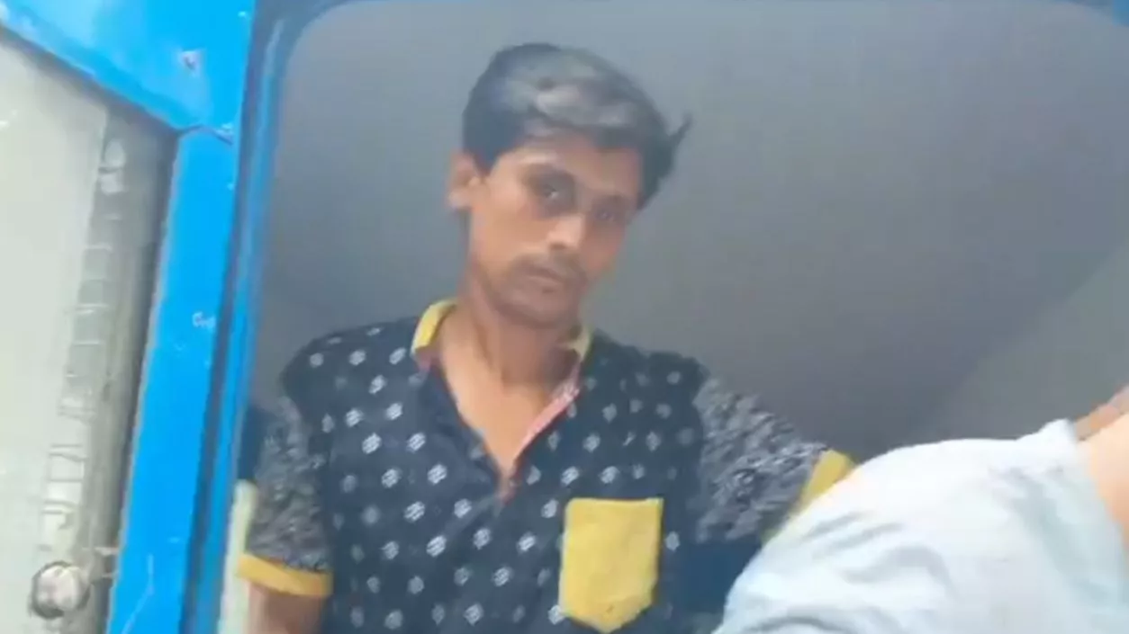 Civic volunteer arrested in Kasba for extortion while impersonating constable in stolen uniform